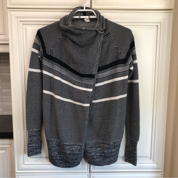 Ivivva by Lululemon girl’s cardigan sweater - Picture 1 of 9